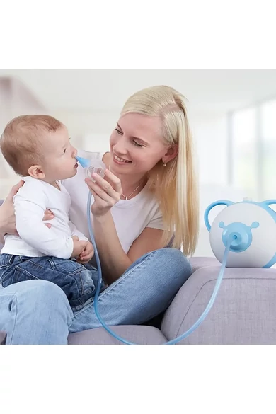 nosiboo-pro-elektromos-orrszivo-anyuka-a-gyermekevel-az-oleben-egy-kek-orrszivot-hasznalva